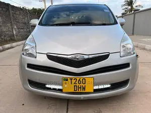 Toyota Ractis 2005 Silver