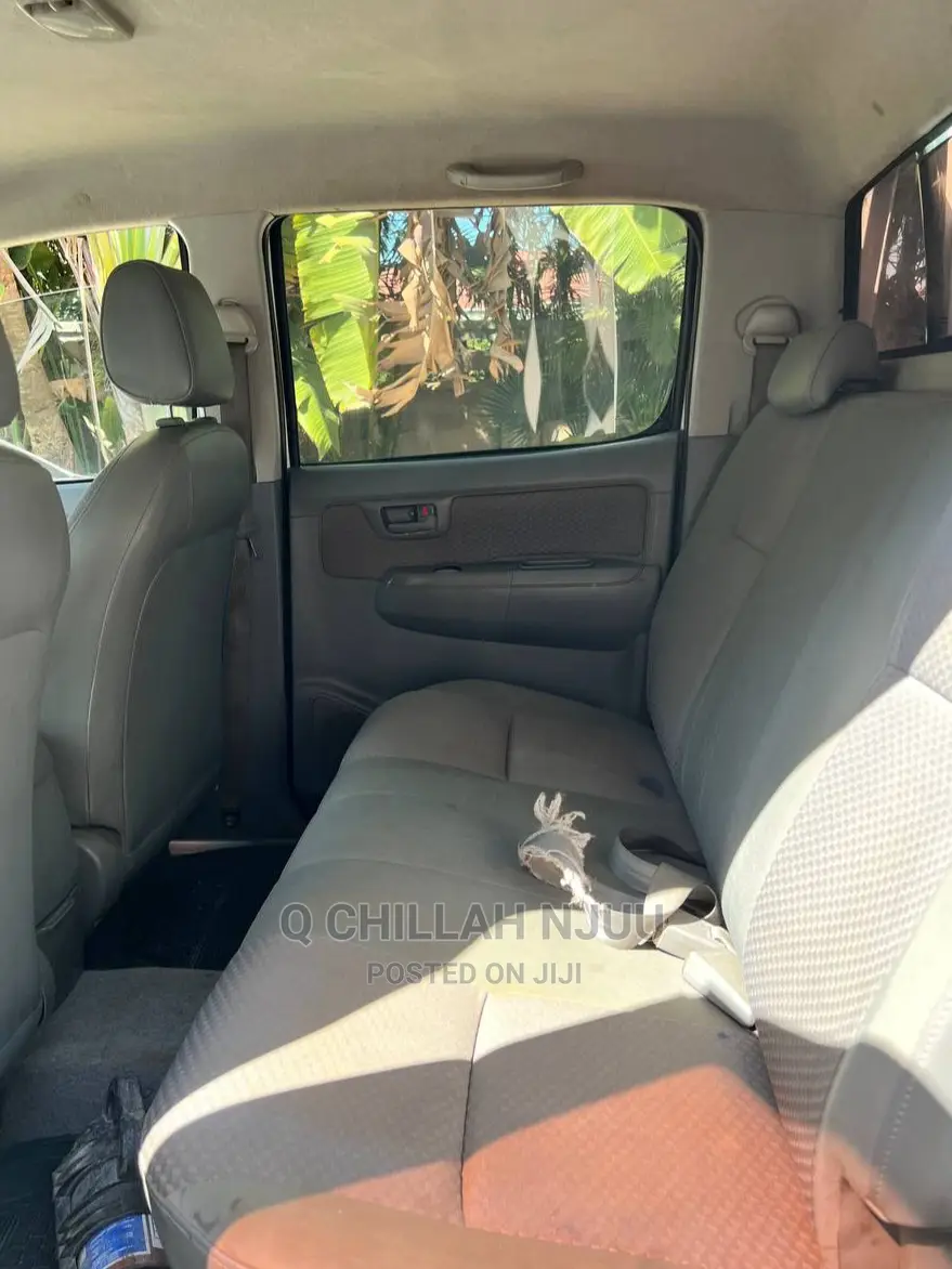 Toyota Hilux 2006 White
