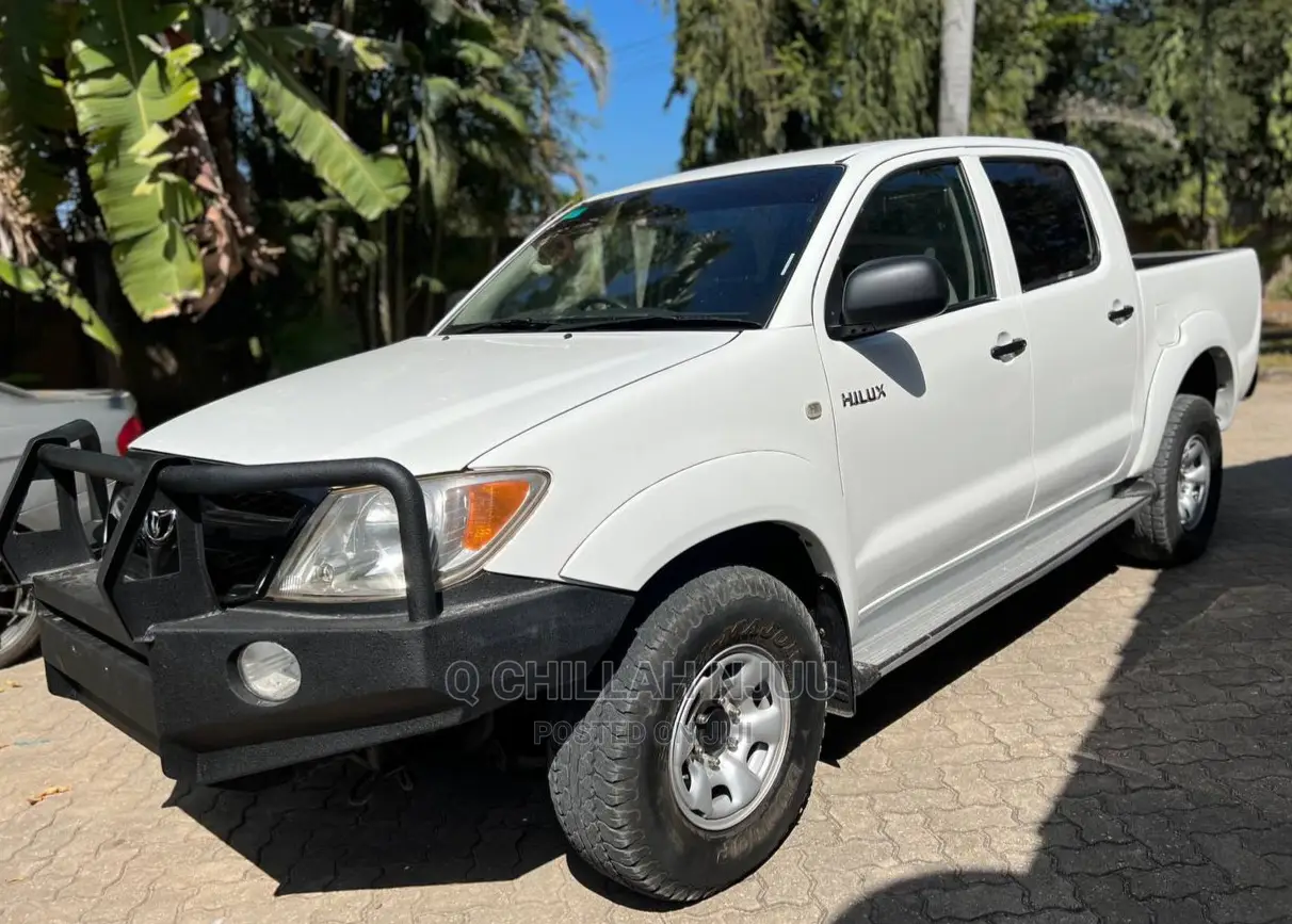 Toyota Hilux 2006 White