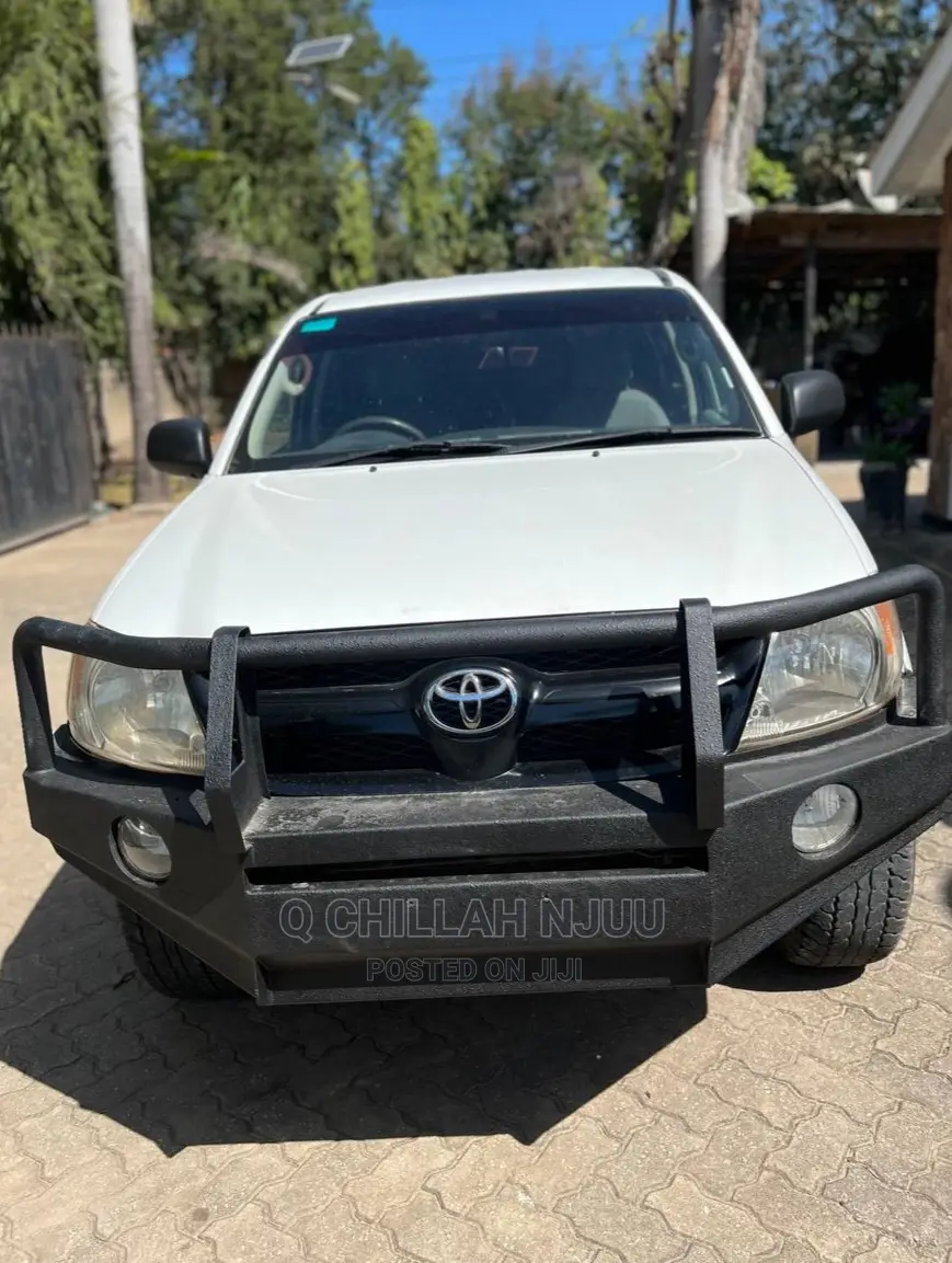 Toyota Hilux 2006 White