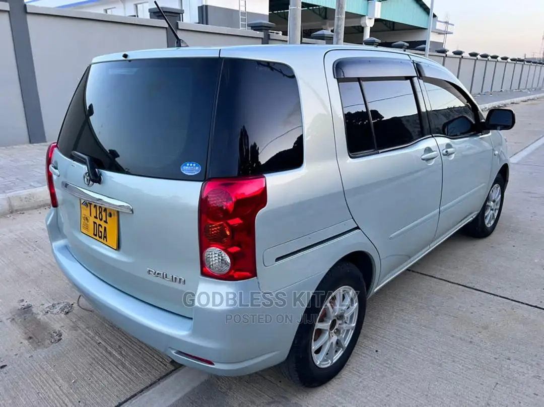 Toyota Raum 2006 Blue