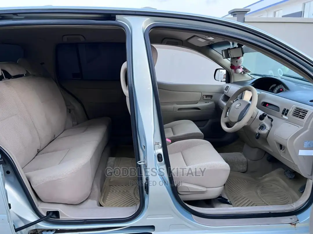 Toyota Raum 2006 Blue