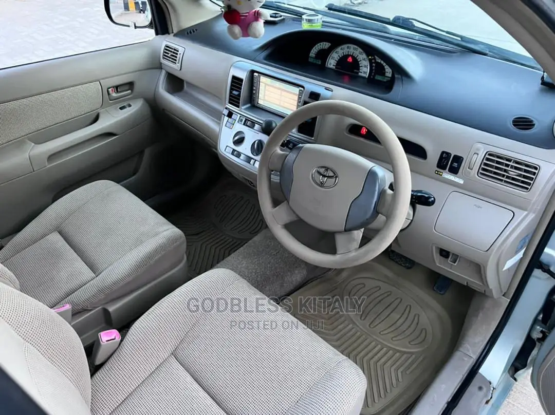 Toyota Raum 2006 Blue
