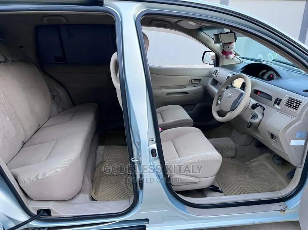 Toyota Raum 2006 Blue