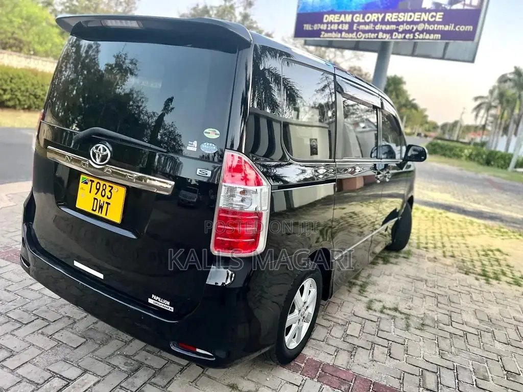 Toyota Noah 2008 Black