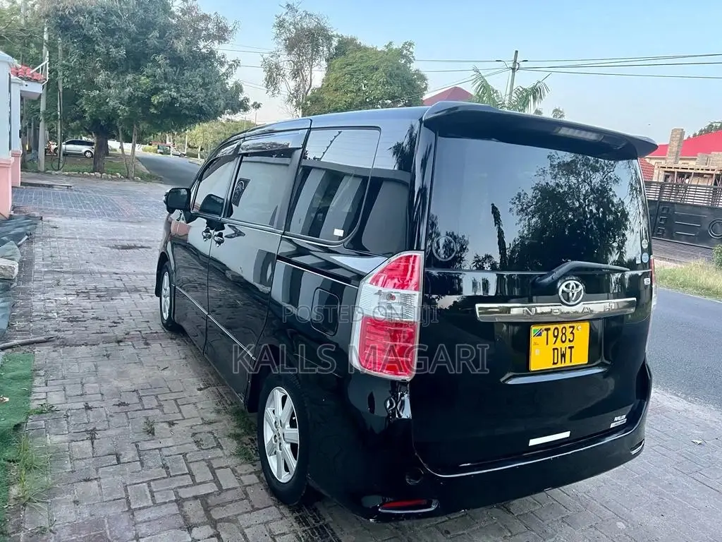 Toyota Noah 2008 Black