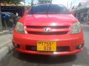 Toyota IST 2006 Red