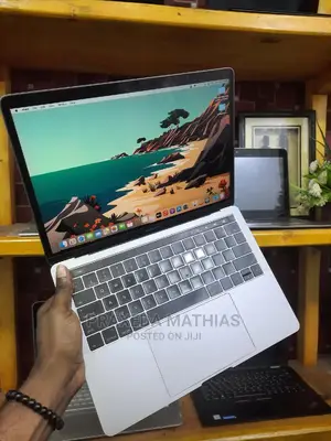 Laptop Apple MacBook Pro 2017 8GB Intel Core I5 SSD 256GB