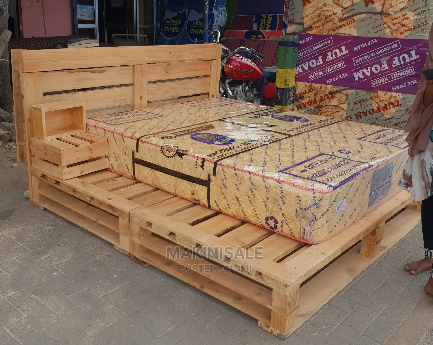 Kitanda Kizuri Sana Simple Pallet