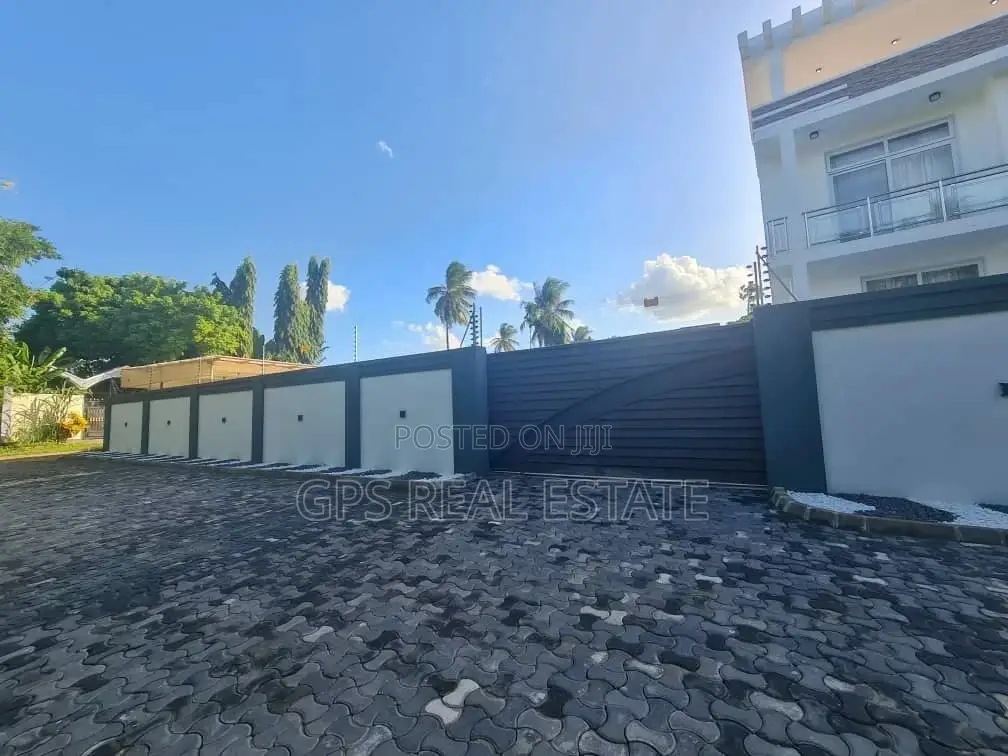 4bdrm House in Mbezi Beach, Kinondoni for Sale