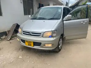 Toyota Noah 2001 Silver