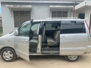 Toyota Noah 2001 Silver