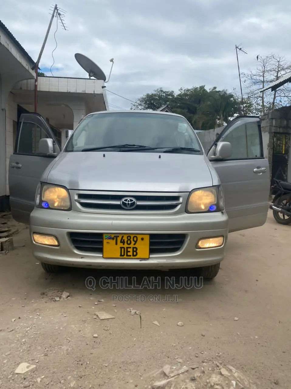 Toyota Noah 2001 Silver