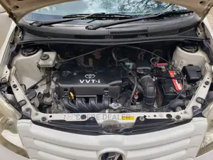 Toyota IST 2004 White