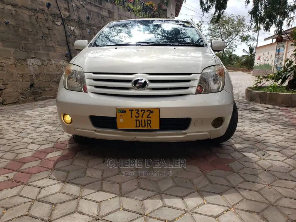 Toyota IST 2004 White
