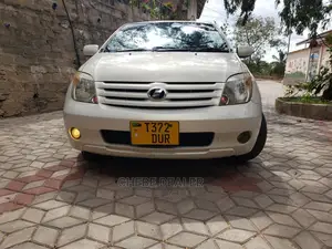 Toyota IST 2004 White