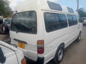 Toyota HiAce 2005 White