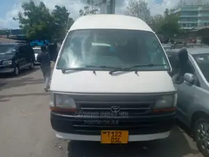 Toyota HiAce 2005 White