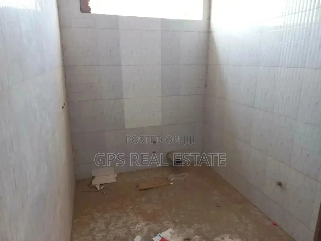 8bdrm Apartment in Madale, Kinondoni for Sale