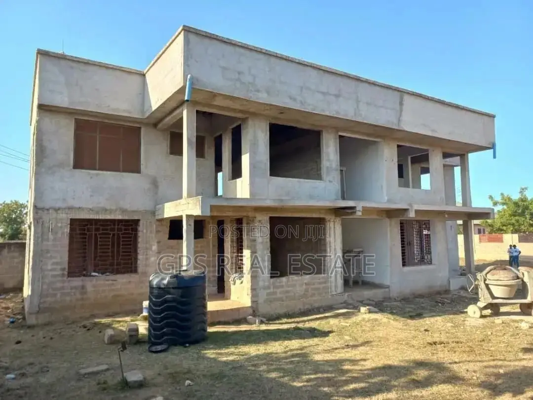 8bdrm Apartment in Madale, Kinondoni for Sale