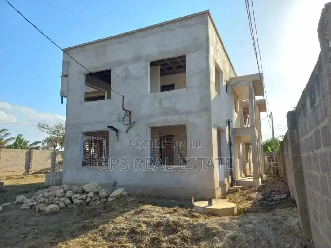 8bdrm Apartment in Madale, Kinondoni for Sale