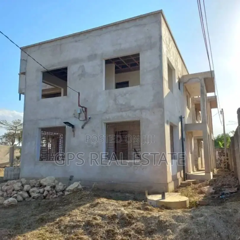 6bdrm Apartment in Madale Contena, Ilala for Sale