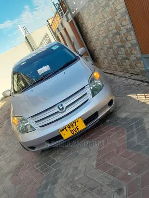 Toyota IST 2003 Silver