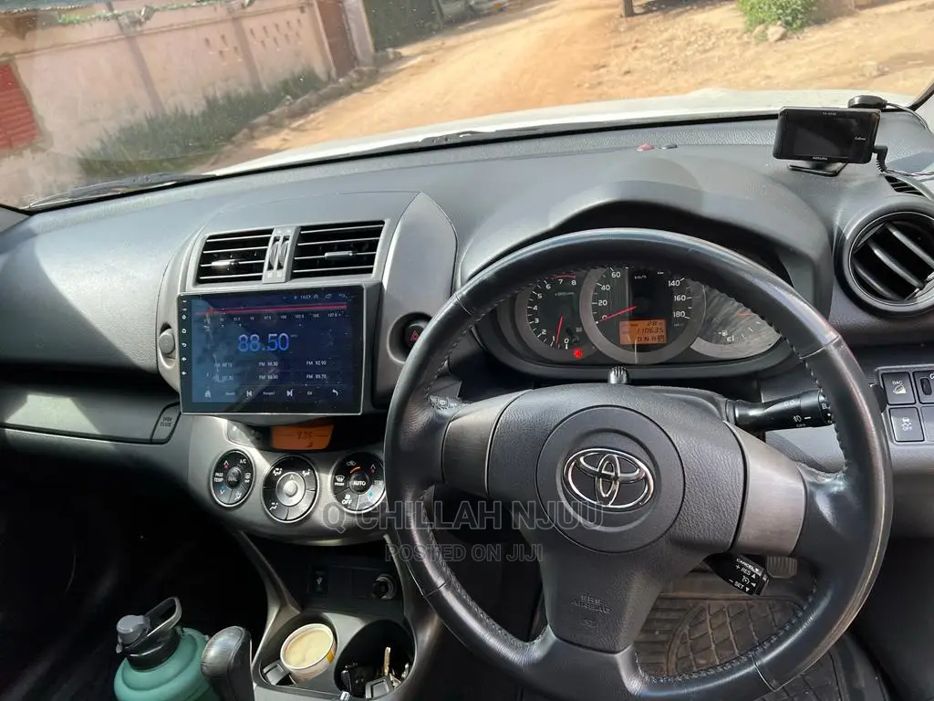 Toyota Vanguard 2006 White