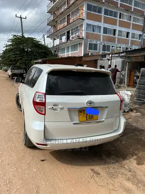 Toyota Vanguard 2006 White