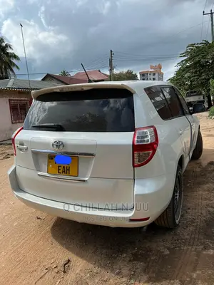 Toyota Vanguard 2006 White