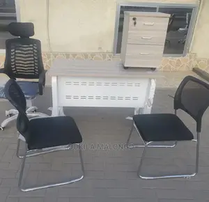 Meza Ya Office Na Viti Vyake