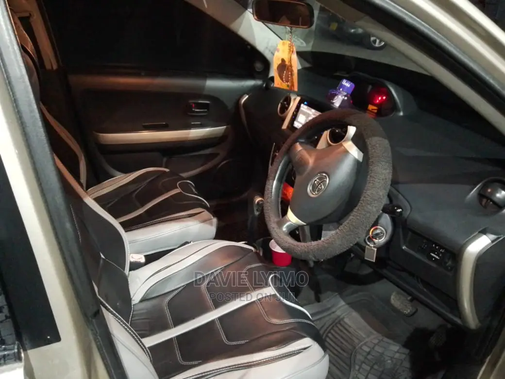 Toyota IST 2004 Silver