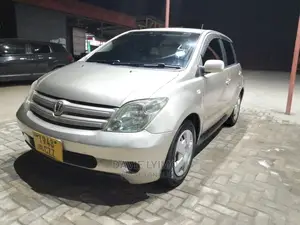 Toyota IST 2004 Silver