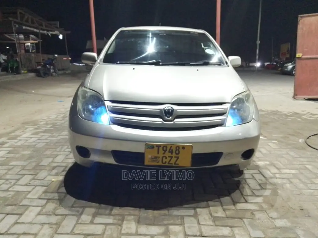 Toyota IST 2004 Silver