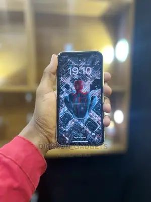 Apple iPhone XR 64 GB White