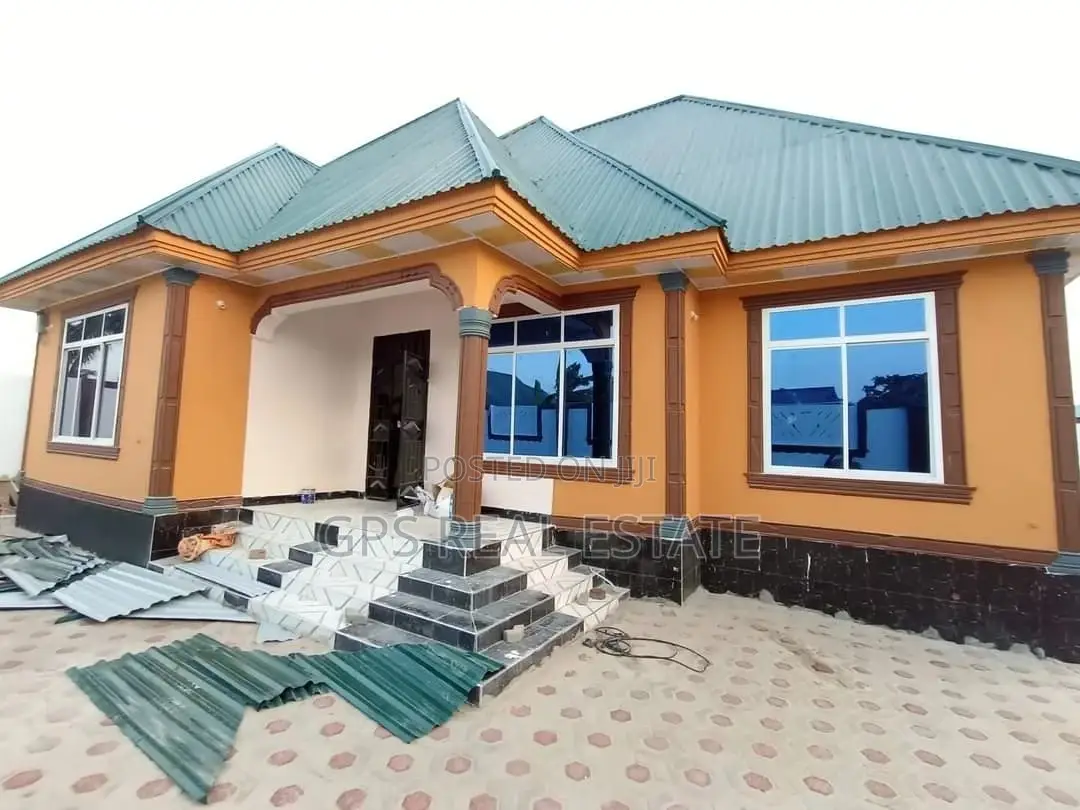 4bdrm House in Mzambarauni, Chamazi for Sale