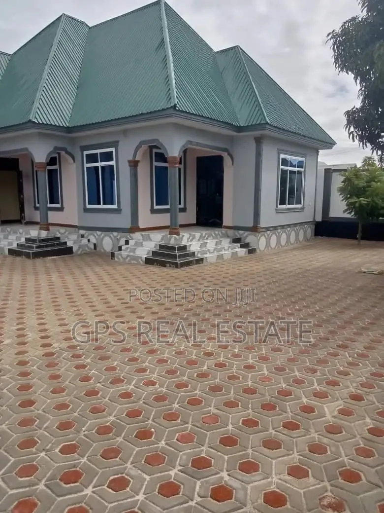 4bdrm House in Mzambarauni, Chamazi for Sale