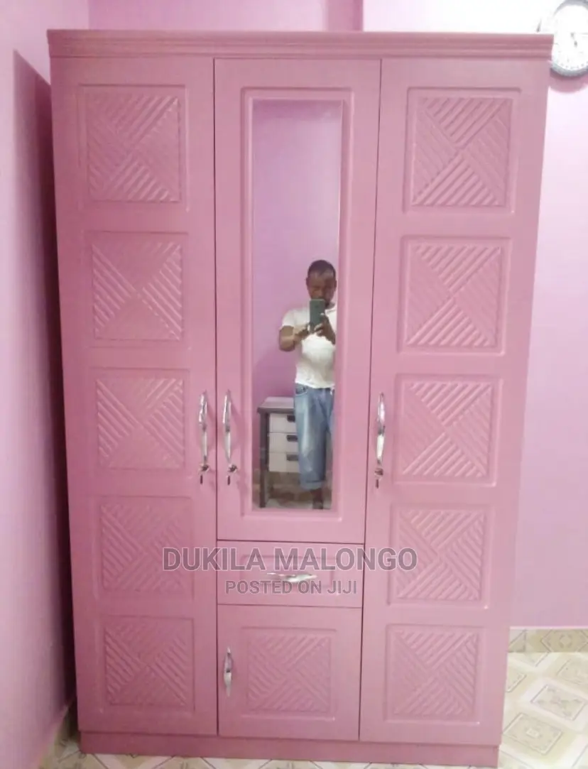 Kabati La Nguo