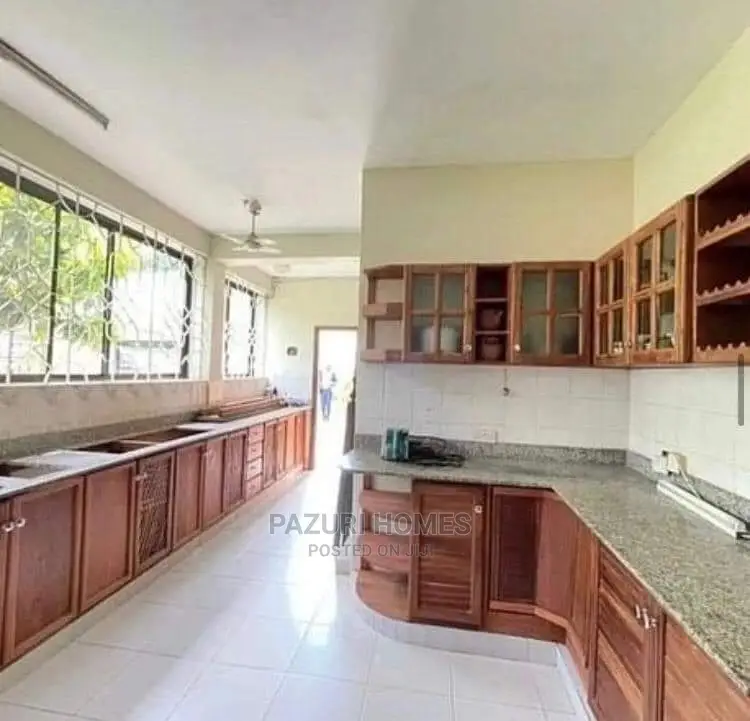 7bdrm Maisonette in Mbezi Beach for Sale