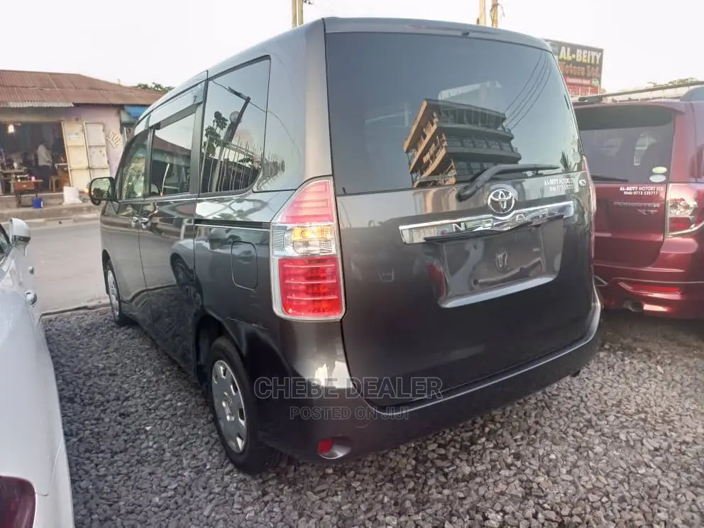 Toyota Noah 2008 Gray