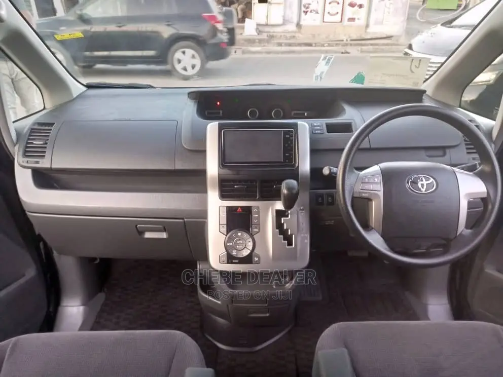 Toyota Noah 2008 Gray