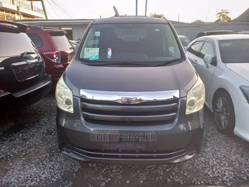 Toyota Noah 2008 Gray