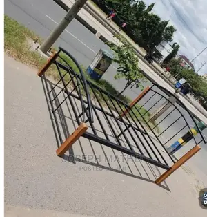 Vitanda Vizuri. Chuma Na Mbao
