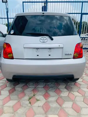 Toyota IST 2004 Silver