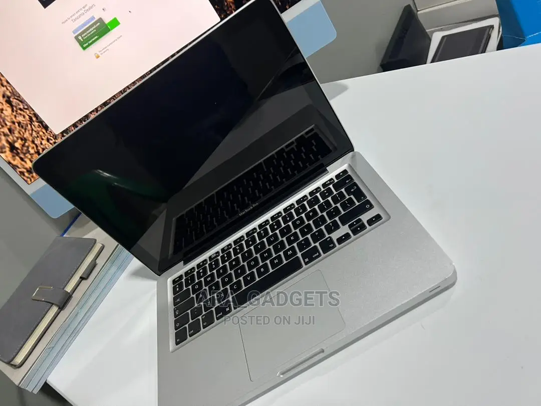 Laptop Apple MacBook Pro 2012 8GB Intel Core I5 HDD 750GB