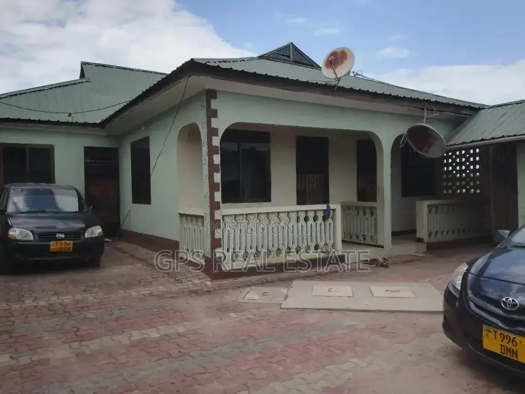 5bdrm Apartment in Mbezi Luguruni, Kinondoni for Sale