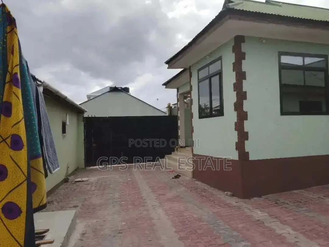 5bdrm Apartment in Mbezi Luguruni, Kinondoni for Sale