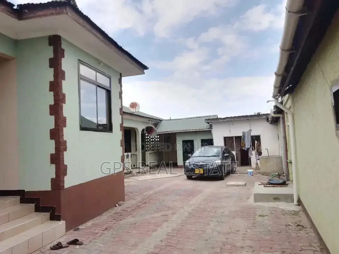 5bdrm Apartment in Mbezi Luguruni, Kinondoni for Sale