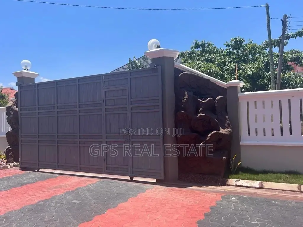 4bdrm House in Tegeta Block E, Kinondoni for Sale