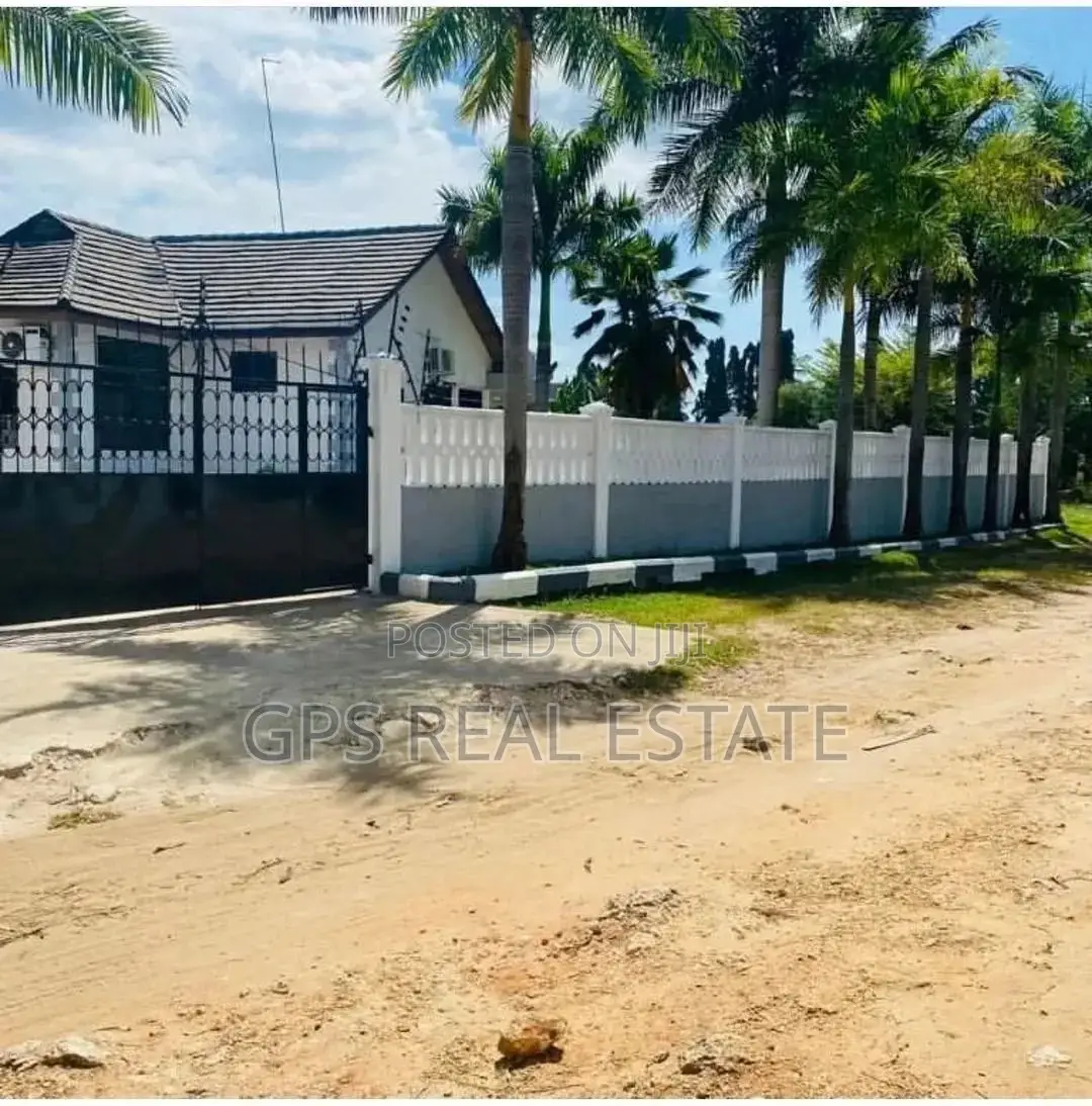 4bdrm House in Bahari Beach, Ilala for Sale